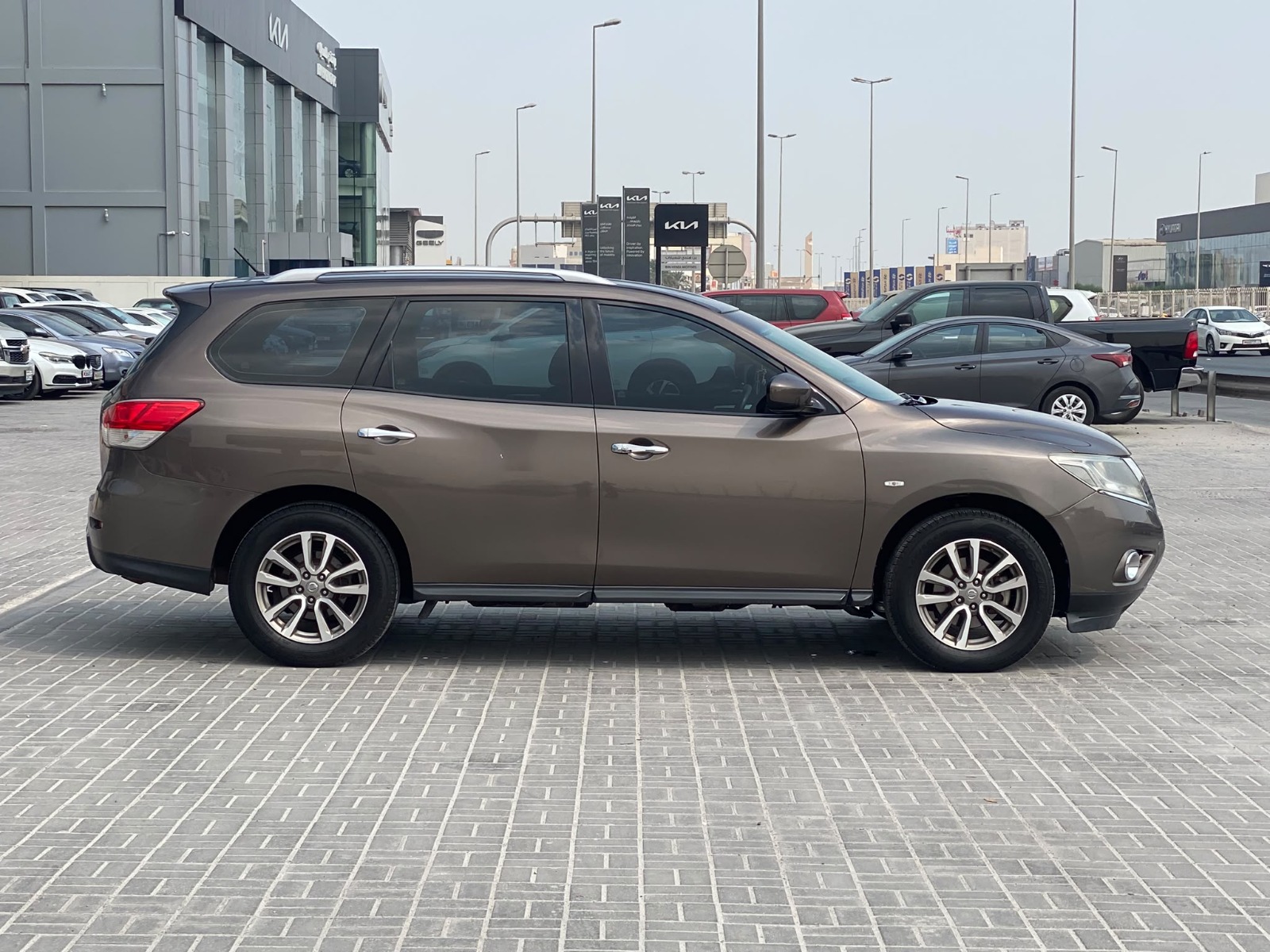 Nissan Pathfinder 2015 (Grey)